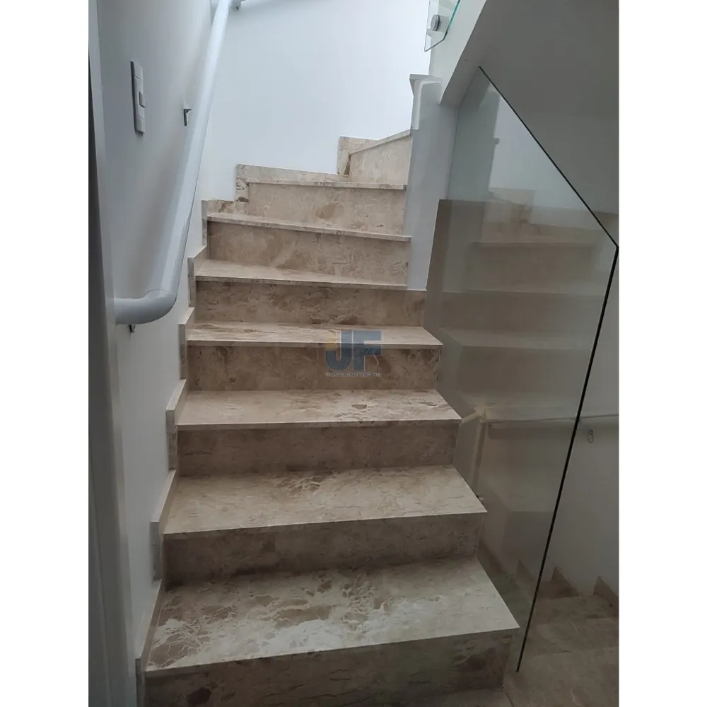 Maravilhoso Sobrado Mobiliado no Centro de Balneário Camboriú Localização privilegiada