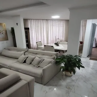 Maravilhoso Sobrado Mobiliado no Centro de Balneário Camboriú Localização privilegiada