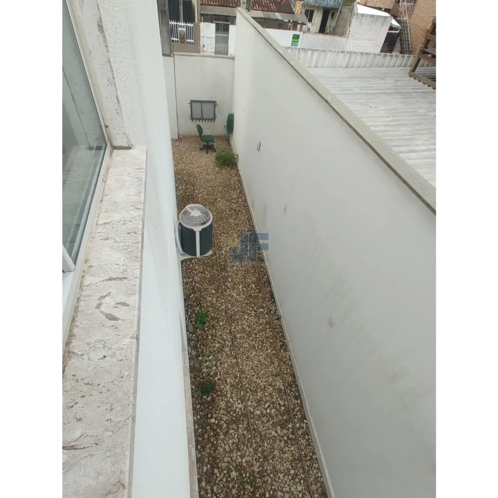 Maravilhoso Sobrado Mobiliado no Centro de Balneário Camboriú Localização privilegiada