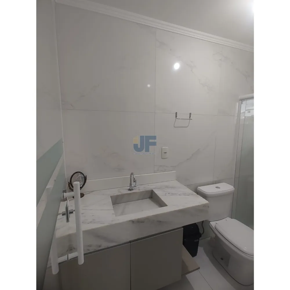 Maravilhoso Sobrado Mobiliado no Centro de Balneário Camboriú Localização privilegiada
