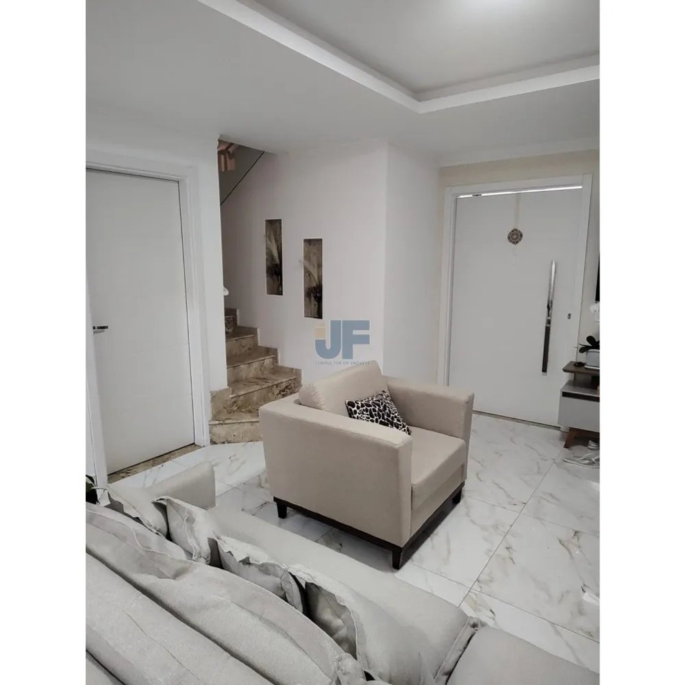 Maravilhoso Sobrado Mobiliado no Centro de Balneário Camboriú Localização privilegiada
