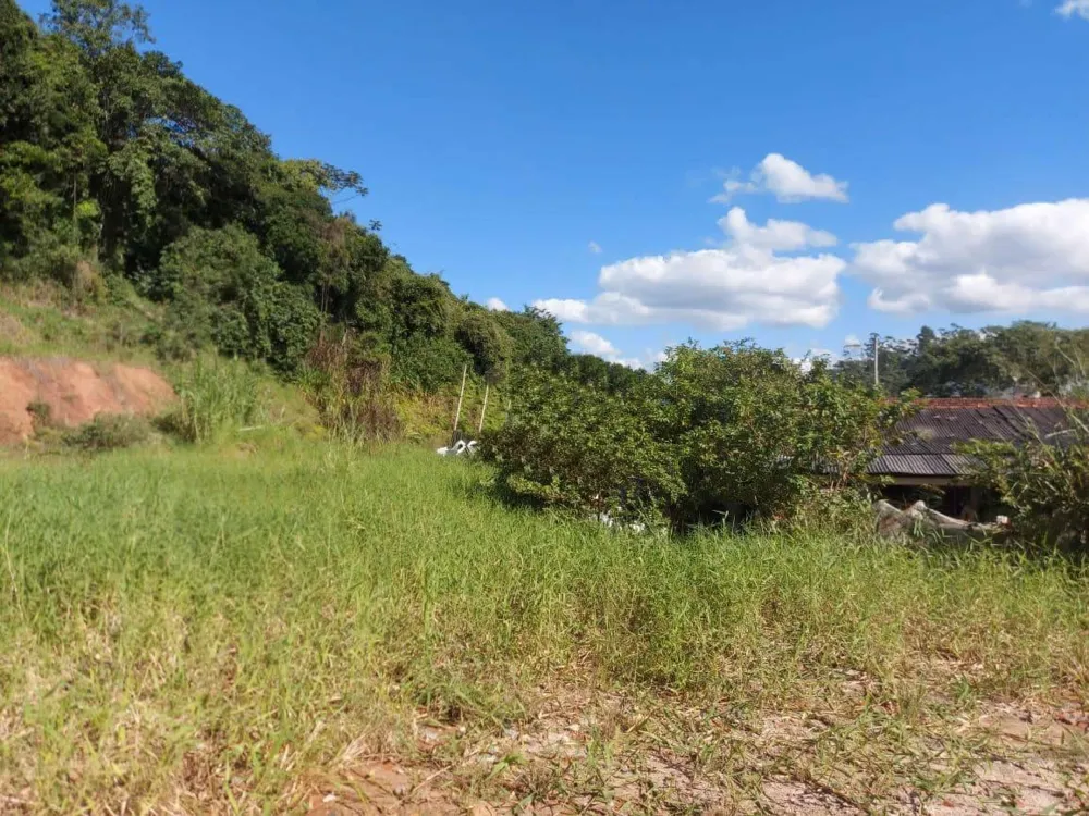 Terreno com imenso potencial comercial e residencial com 1932 m² em Camboriú.