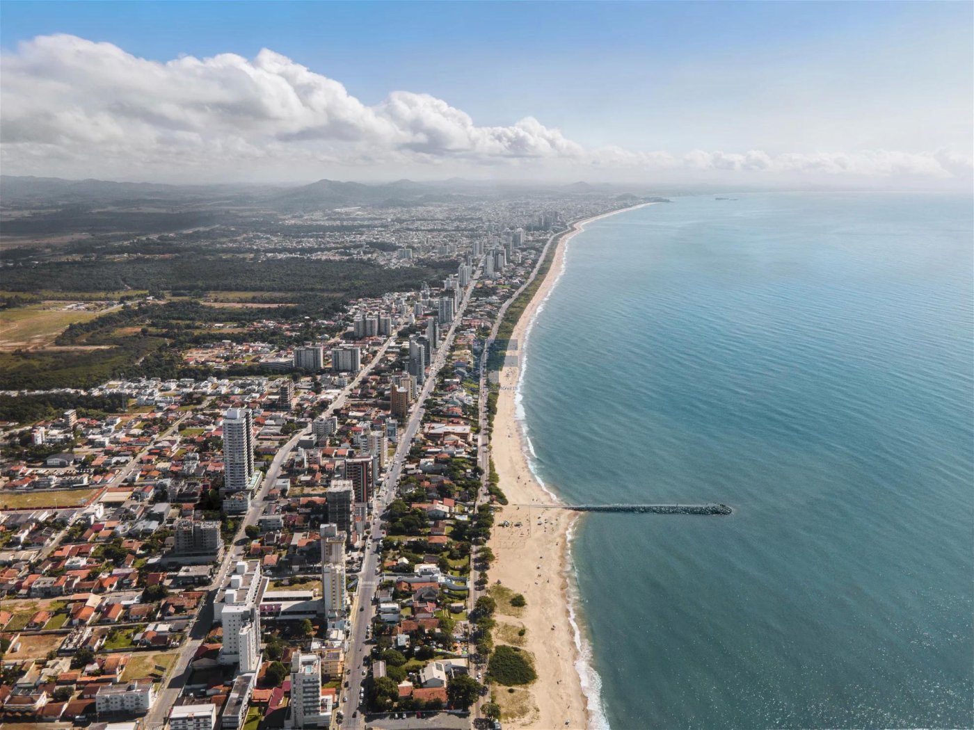Lindo  apartamento em Balneário Piçarras, localizado no Centro da cidade.