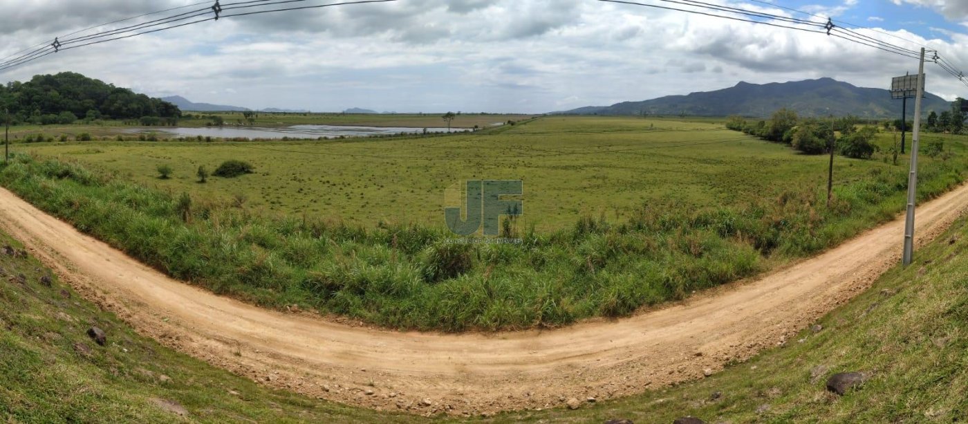 Terreno para loteamento e condomínio com grande potencial frente Br-101 .