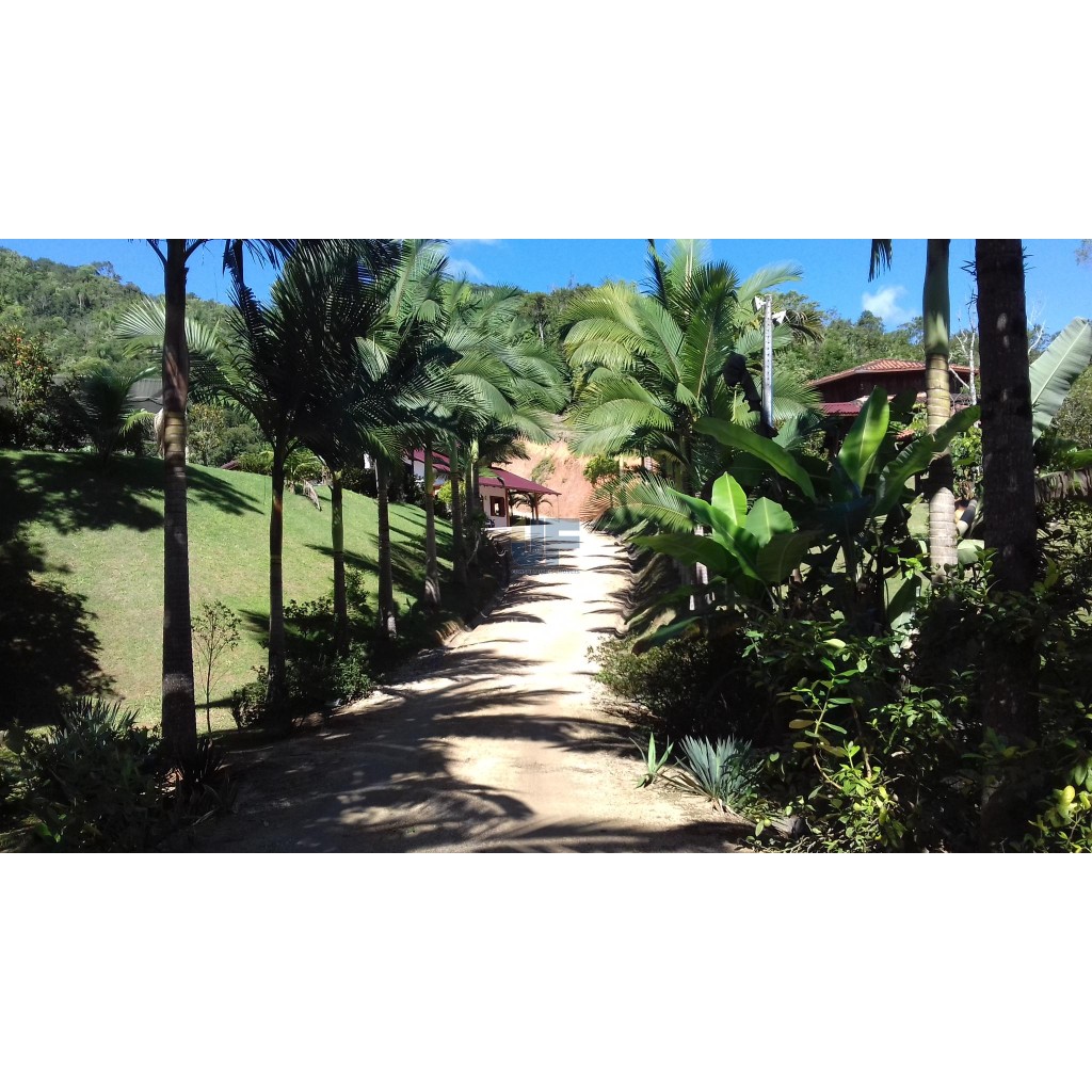 Sitio para Quem Tem Bom Gosto Encontra - Se A 24 Km De Balneário Camboriú    