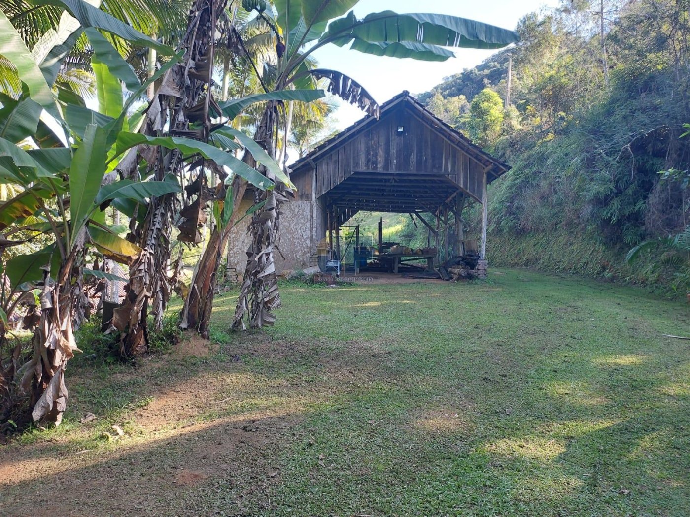 Esse sítio no bairro Limeira, em Brusque/SC, é uma excelente opção.